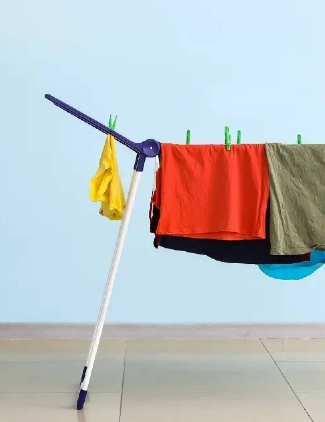 لباس ها را با این نکات شستشوی لباس برای روزهای بارانی به خوبی بشویید